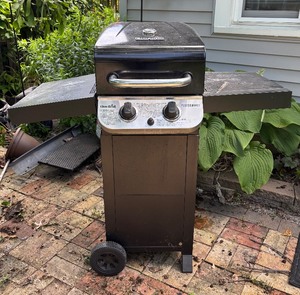 lot 222 image: Char-Broil Performance Grill