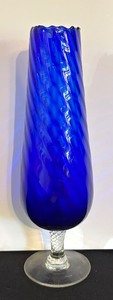 lot 240 image: Vintage Empoli Cobalt Glass Vase