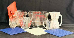 lot 267 image: Practical Kitchen Items including Glass Pyrex Measuring Cups and More