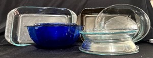 lot 197 image: Lot of Pyrex and Anchor Ovenware