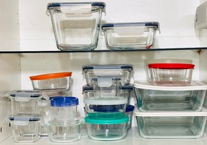 lot 194 image: Large Variety of Food Storage Containers including Pyrex, Ikea and More