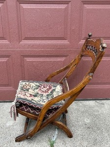 lot 78 image: Vintage Victorian Tapestry Folding Lawn Chair