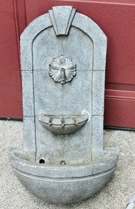 lot 82 image: Garden Wall Hanging Fountain