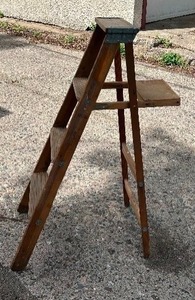 lot 65 image: Wooden Step Ladder