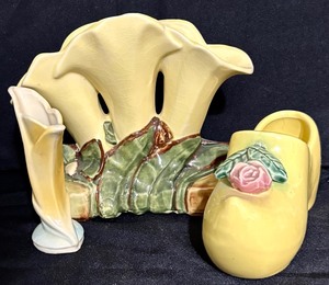 lot 332 image: Vintage Mid Century McCoy Triple Lilly Vase and More