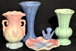 lot 331 image: Assorted Vintage Pottery including Hull and Royal Copley