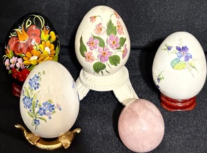 lot 330 image: Collection of Five Decorative Egg Figurines including Hand Painted Egg Figurines