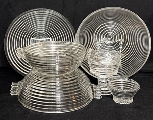 lot 323 image: Vintage Anchor Hocking Manhattan Glass Serving Bowls