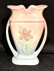 lot 276 image: Vintage Hull Pottery Iris Design Vase