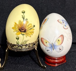 lot 274 image: Three Decorative Egg Figurines with Stands
