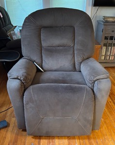 lot 251 image: Upholstered Lift Chair Recliner