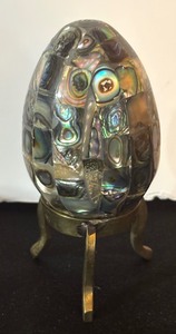lot 297 image: Gorgeous Abalone Inlaid Mother of Pearl Egg Decor with Stand