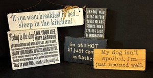lot 315 image: Collection of 5 Assorted Humorous and Inspirational Wooden Signs
