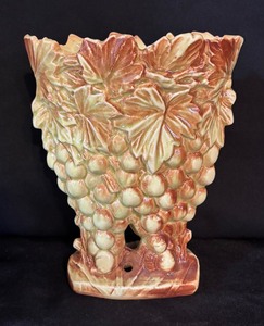 lot 320 image: Vintage McCoy Pottery Grape with Leaves Double Vase
