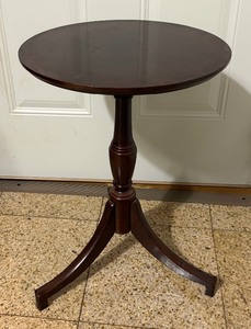 lot 346 image: Vintage Bombay Company Accent Table