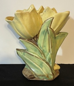 lot 348 image: Vintage McCoy Double Tulip Vase
