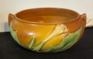 lot 355 image: Vintage Roseville Pottery Thornapple Console Bowl