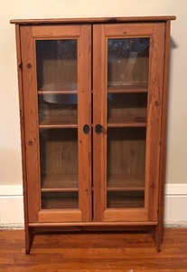 lot 363 image: Charming Vintage Display Cabinet