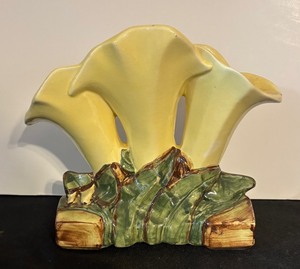 lot 365 image: Vintage McCoy Triple Calla Lily Vase