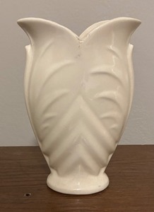 lot 413 image: Vintage McCoy White Leafy Design Vase