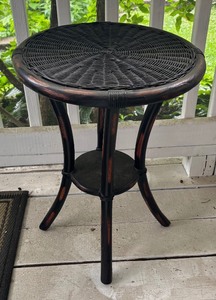 lot 333B image: Lovely Round Patio Table