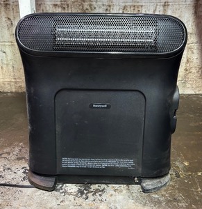 lot 485 image: Honeywell Heater Model HCE860BWM