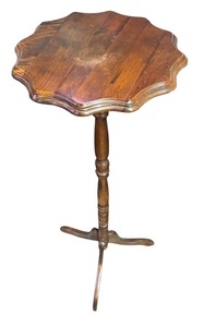 lot 483 image: Tall Vintage Accent Table  Drink Table  Plant Stand