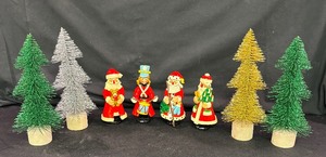 lot 533 image: Folkraft Sugar Works Figurines with Glittery Trees