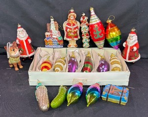 lot 536 image: Variety of Shimmering Ornaments