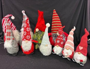 lot 537 image: Darling Gnome Decor