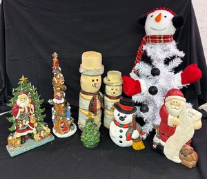 lot 540 image: Festive Holiday Figurines and Decor