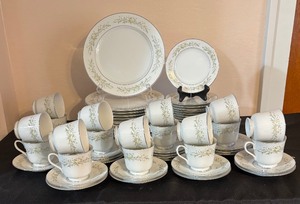 lot 554 image: Classy Grace Rhapsody China