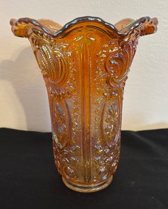 lot 582 image: Vintage Imperial Marigold Carnival Glass Vase