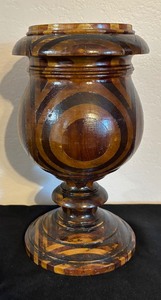 lot 584 image: Beautiful Vintage Wooden Vase