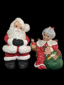 lot 513 image: Vintage Santa and Mrs. Clause Ceramic Figurines