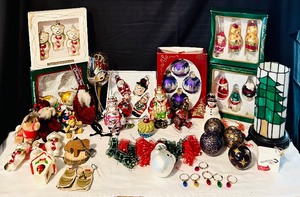 lot 561 image: Vintage Christmas  Holiday Decor