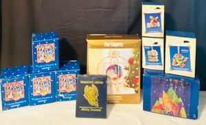 lot 563 image: Vintage Holiday Collectables
