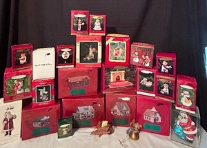 lot 568 image: Vintage Hallmark Keepsake Christmas Ornaments