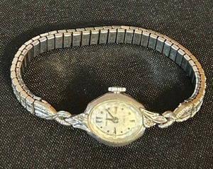 lot 428 image: Vintage Waltham Ladies Watch Swiss Stainless Steel