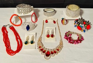 lot 421 image: Stunning Collection of Fashion Jewelry