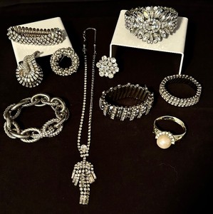 lot 130 image: Elegant Vintage Rhinestone Jewelry