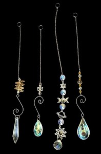 lot 126 image: Stunning Dainty Crystal Prism Suncatchers
