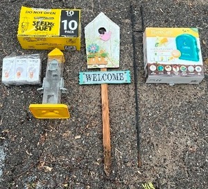 lot 476 image: Variety of Bird Feeders, Garden Camera and More