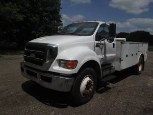 2010 Ford F750 Super Duty Truck