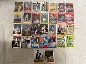 lot 10 image: 30 Current and Former Baseball Cards