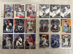 lot 21 image: 18 Current and Former Baseball Cards