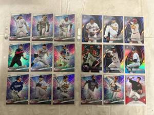 lot 22 image: 18 Current and Former Baseball Cards