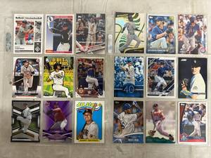 lot 26 image: 18 Current and Former Baseball Cards
