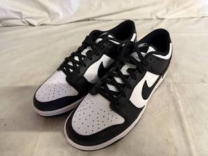 lot 57 image: Mens Size 8.5 White and Black Nike Lows