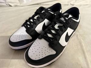 lot 60 image: Mens Size 8.5 White and Black Nike Lows